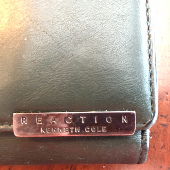 Reaction Kenneth Cole Handbags - Kenneth Cole Reaction women’s wallet